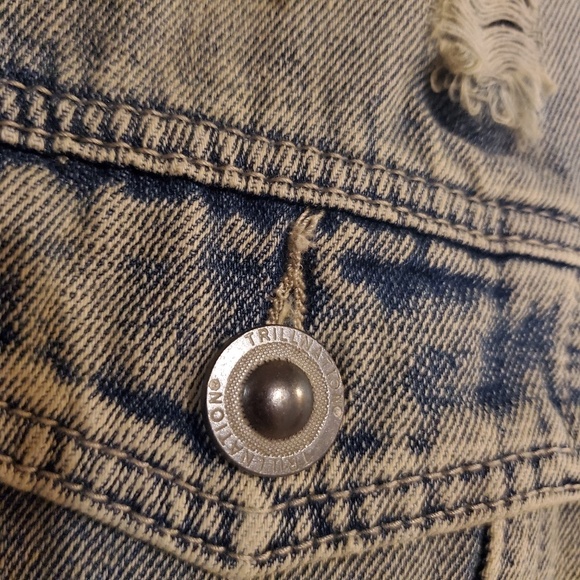 🆕️ Trillnation Distressed Jean Jacket - Picture 2 of 8